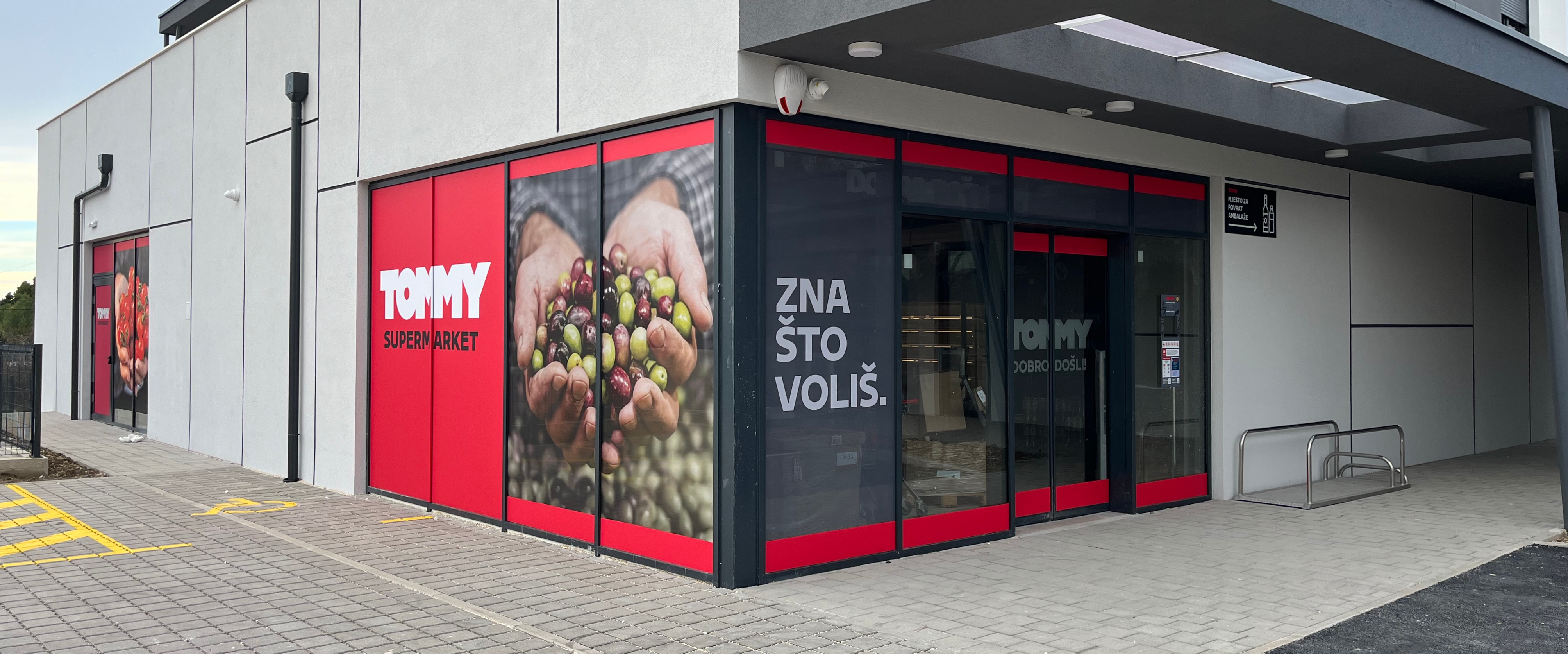 Oslikan izlog trgovine